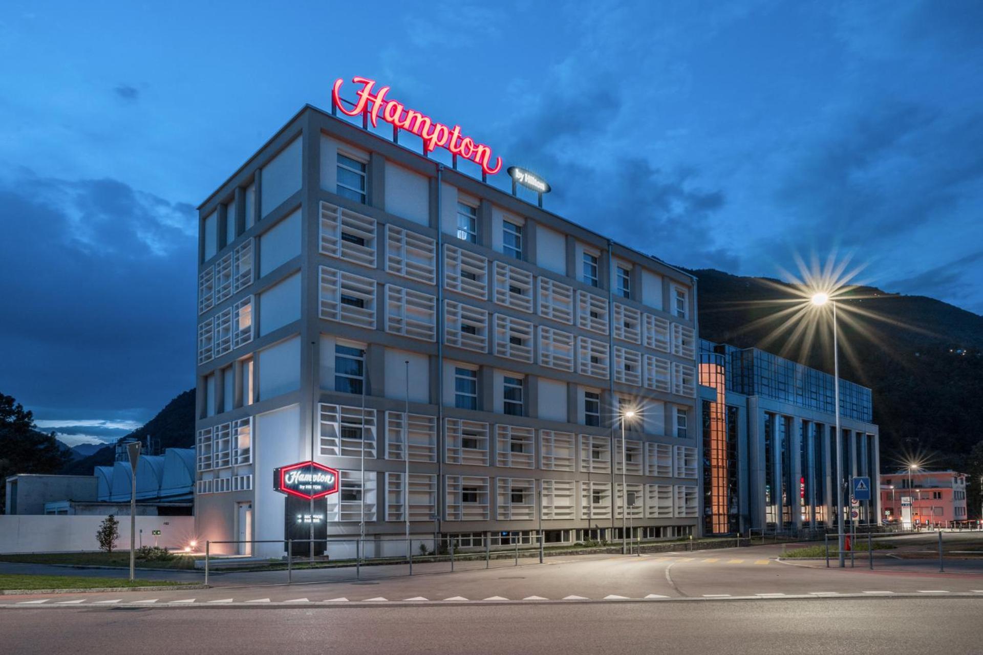 Hotel Hampton By Hilton Locarno Losone Exterior foto